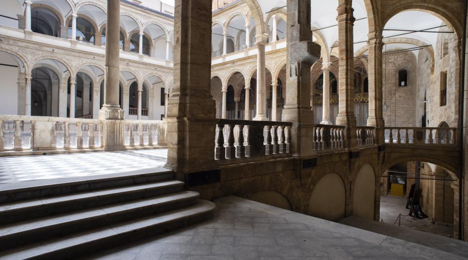 Cortile Maqueda, Palazzo Reale o dei Normanni
